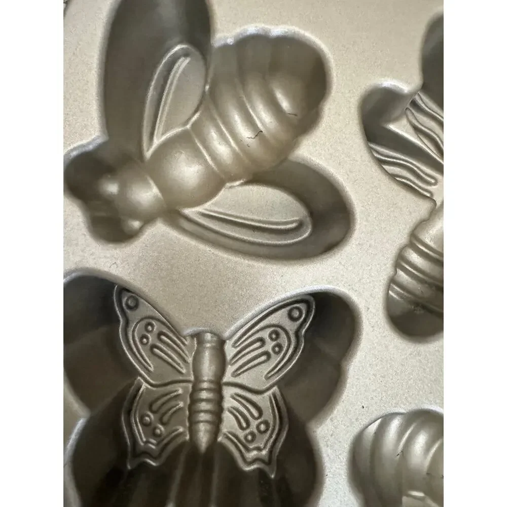 Nordic Ware Williams Sonoma Backyard Bugs Gold Aluminum Baking Pan